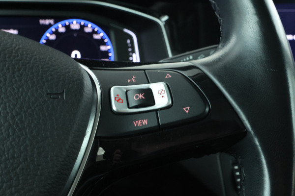 Volkswagen Polo 1.0 TSI Highline Business R Panorama Dak, Trekhaak, Digital Dash