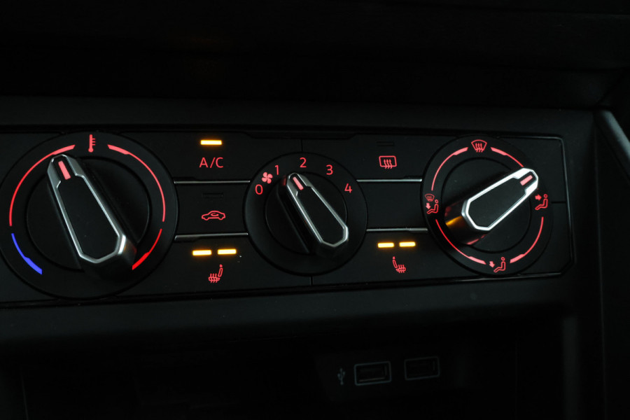 Volkswagen Polo 1.0 TSI Highline Business R Panorama Dak, Trekhaak, Digital Dash