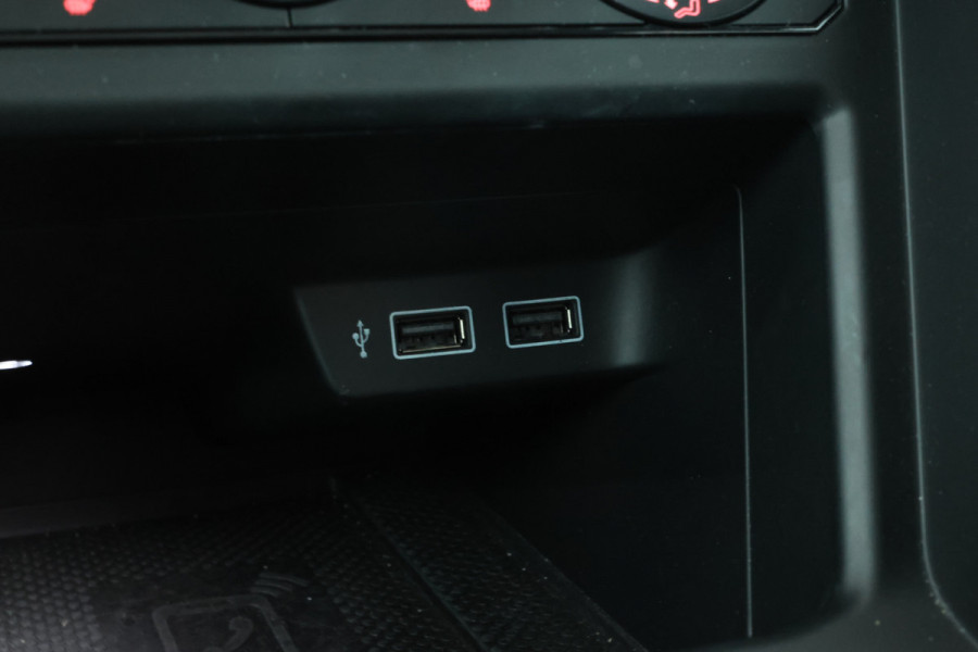 Volkswagen Polo 1.0 TSI Highline Business R Panorama Dak, Trekhaak, Digital Dash