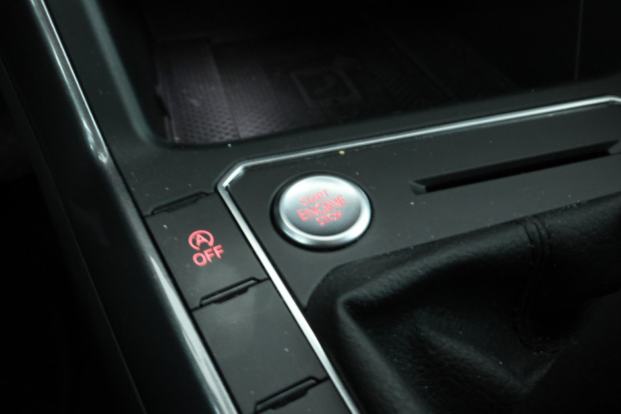 Volkswagen Polo 1.0 TSI Highline Business R Panorama Dak, Trekhaak, Digital Dash