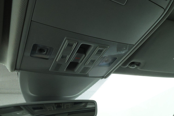 Volkswagen Polo 1.0 TSI Highline Business R Panorama Dak, Trekhaak, Digital Dash