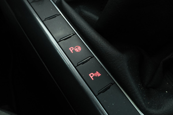 Volkswagen Polo 1.0 TSI Highline Business R Panorama Dak, Trekhaak, Digital Dash