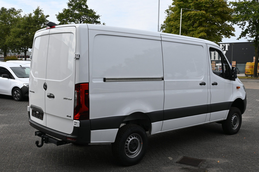 Mercedes-Benz Sprinter 319 CDI L2H1 4x4 LED, Trekhaak, MBUX met camera en parkeerpakket