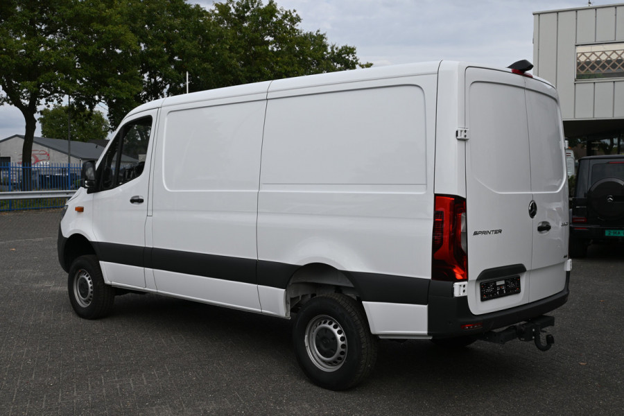 Mercedes-Benz Sprinter 319 CDI L2H1 4x4 LED, Trekhaak, MBUX met camera en parkeerpakket
