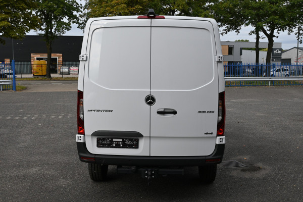 Mercedes-Benz Sprinter 319 CDI L2H1 4x4 LED, Trekhaak, MBUX met camera en parkeerpakket