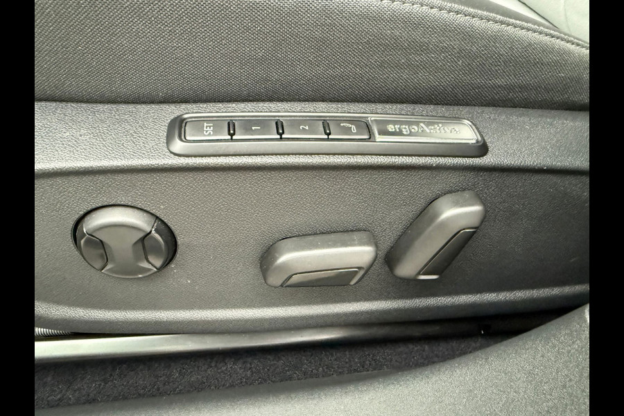 Volkswagen ID.3 Pro S Business 77 kWh /204PK /Camera /Led /Half leer