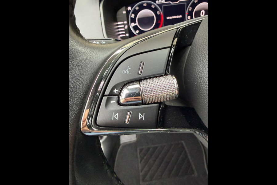 Škoda Karoq 1.0 TSI Business Edition /Apple CarPlay /Cruise /Navigatie