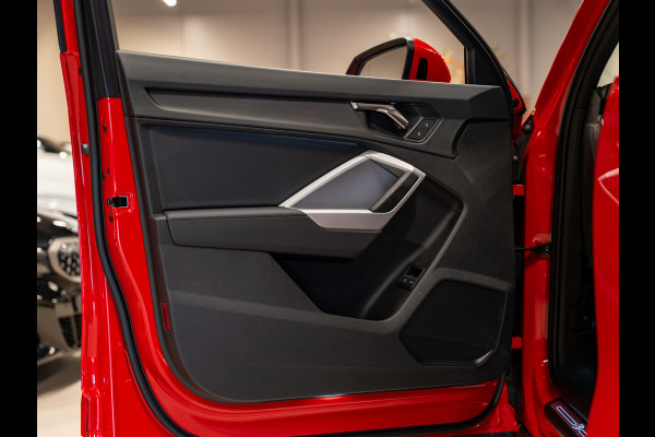 Audi Q3 45 TFSI e S-Line, Matrix Led, Apple Carplay, Virtual Cockpit, Plug in, Cam, ACC, Clima, Blind Spot, Voll Onderhoud