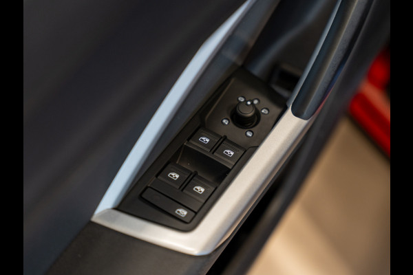 Audi Q3 45 TFSI e S-Line, Matrix Led, Apple Carplay, Virtual Cockpit, Plug in, Cam, ACC, Clima, Blind Spot, Voll Onderhoud