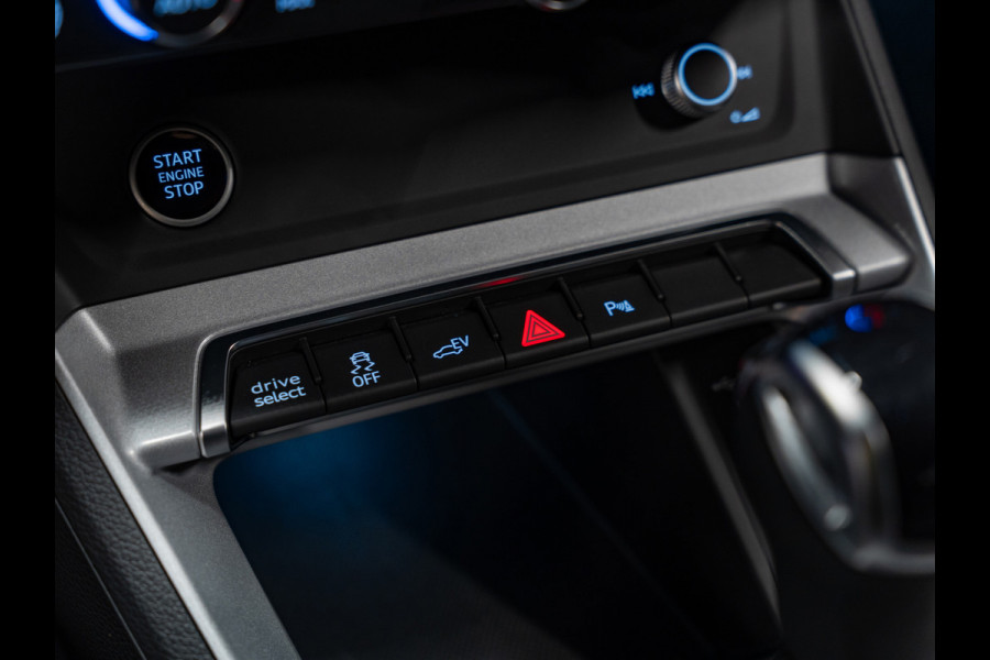 Audi Q3 45 TFSI e S-Line, Matrix Led, Apple Carplay, Virtual Cockpit, Plug in, Cam, ACC, Clima, Blind Spot, Voll Onderhoud