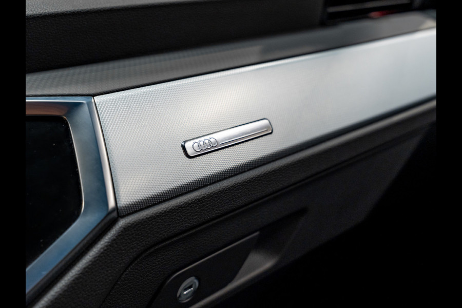 Audi Q3 45 TFSI e S-Line, Matrix Led, Apple Carplay, Virtual Cockpit, Plug in, Cam, ACC, Clima, Blind Spot, Voll Onderhoud