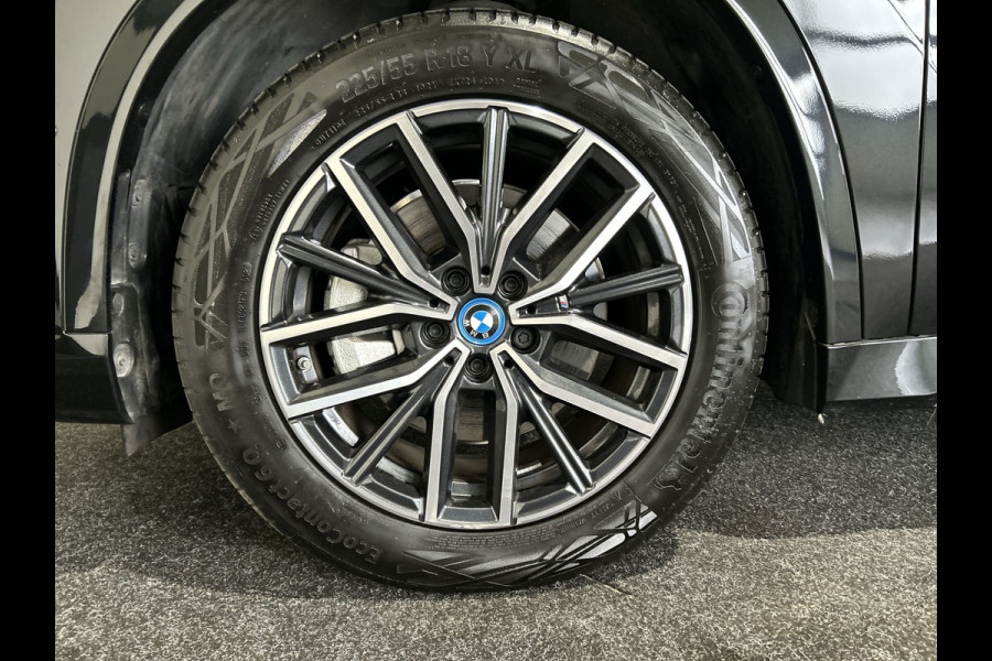 BMW iX1 xDrive30 67 kWh M Sport SOH 97,8% | Panoramadak | Sportstoelen | Leer | Travelpakket
