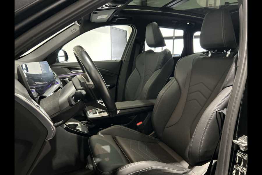BMW iX1 xDrive30 67 kWh M Sport SOH 97,8% | Panoramadak | Sportstoelen | Leer | Travelpakket