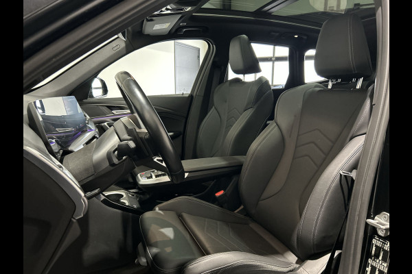 BMW iX1 xDrive30 67 kWh M Sport SOH 97,8% | Panoramadak | Sportstoelen | Leer | Travelpakket