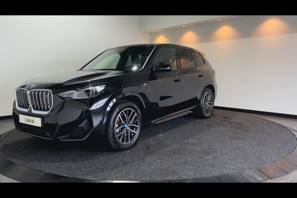 BMW iX1 xDrive30 67 kWh M Sport SOH 97,8% | Panoramadak | Sportstoelen | Leer | Travelpakket