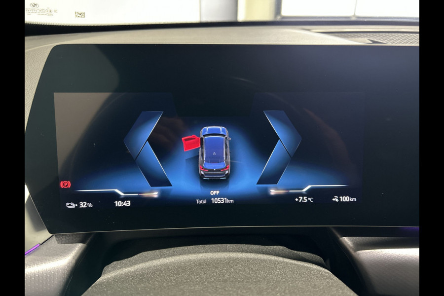 BMW iX1 xDrive30 67 kWh M Sport SOH 97,8% | Panoramadak | Sportstoelen | Leer | Travelpakket