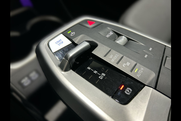 BMW iX1 xDrive30 67 kWh M Sport SOH 97,8% | Panoramadak | Sportstoelen | Leer | Travelpakket