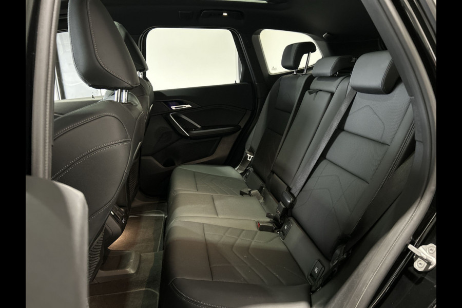 BMW iX1 xDrive30 67 kWh M Sport SOH 97,8% | Panoramadak | Sportstoelen | Leer | Travelpakket