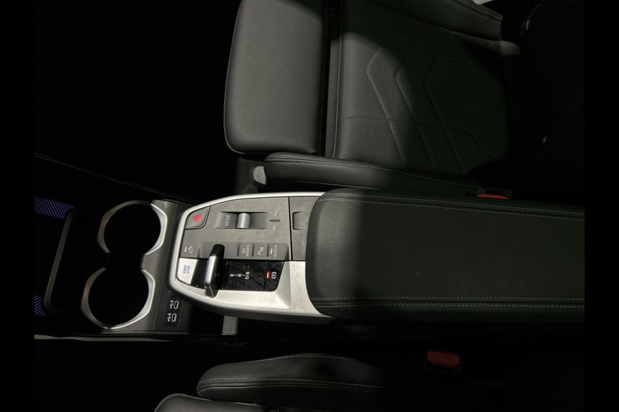 BMW iX1 xDrive30 67 kWh M Sport SOH 97,8% | Panoramadak | Sportstoelen | Leer | Travelpakket