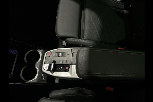 BMW iX1 xDrive30 67 kWh M Sport SOH 97,8% | Panoramadak | Sportstoelen | Leer | Travelpakket