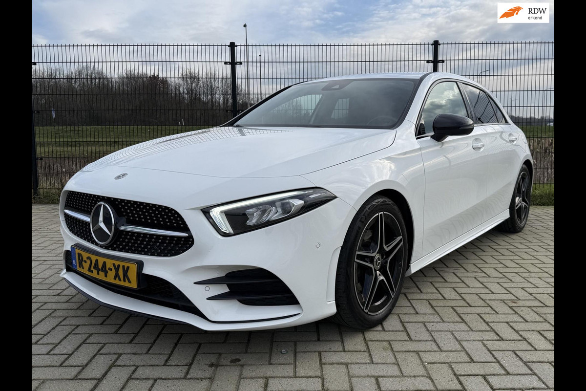 Mercedes-Benz A-Klasse 180 AMG Line | Camera | Stoelverw. | CarPlay