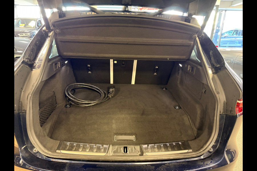Jaguar F-Pace 2.0 P400e PHEV S / dealer onderhouden / leder / led / camera/ trekhaak / camera