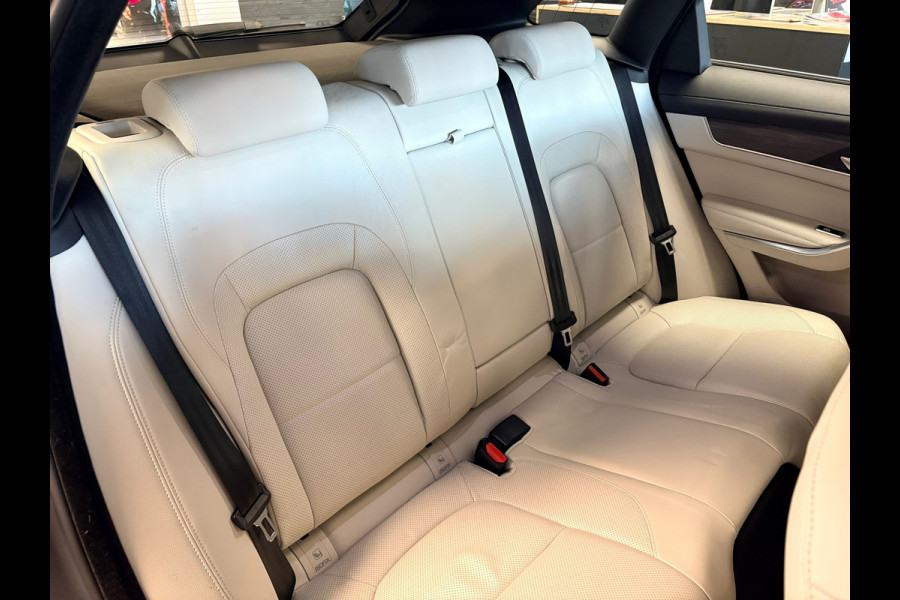 Jaguar F-Pace 2.0 P400e PHEV S / dealer onderhouden / leder / led / camera/ trekhaak / camera