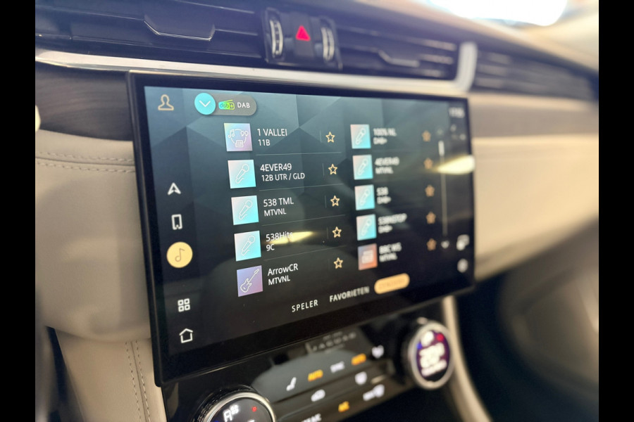 Jaguar F-Pace 2.0 P400e PHEV S / dealer onderhouden / leder / led / camera/ trekhaak / camera