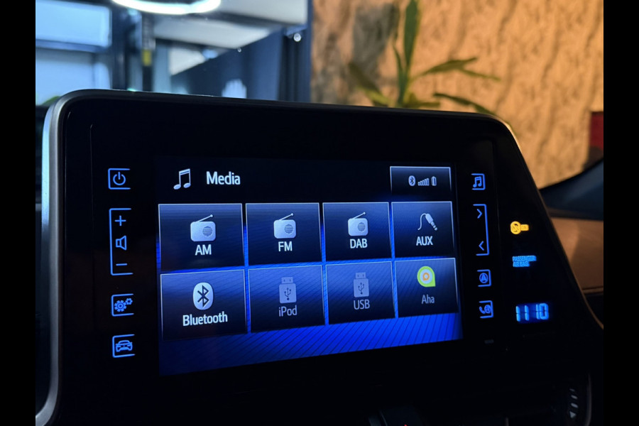 Toyota C-HR 1.2 Active Garantie StoelVW Adaptieve Cruise Navi Clima PDC Dab Lane Rijklaar