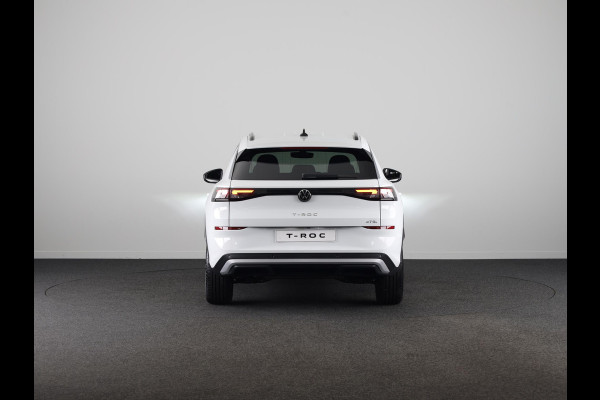 Volkswagen T-Roc Life First Edition 1.5 eTSI 116 PK DSG | 18" LM | Camera | Stoel & stuurverwarming |