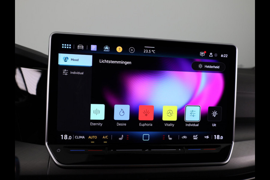 Volkswagen Golf Life Edition 1.5 TSI 116 pk | 18" velgen | Achteruitrij camera | Navigatie | ACC