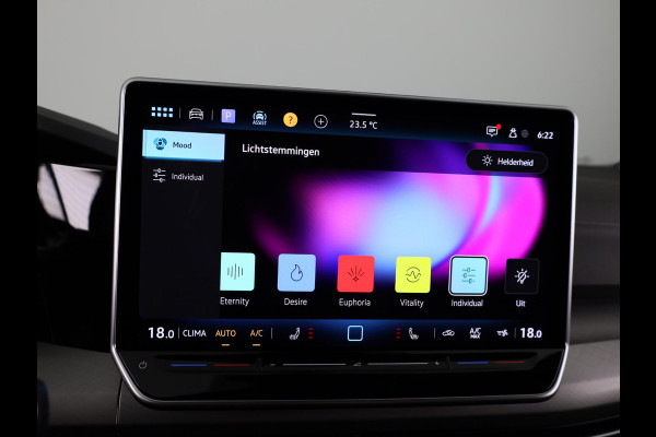 Volkswagen Golf Life Edition 1.5 TSI 116 pk | 18" velgen | Achteruitrij camera | Navigatie | ACC