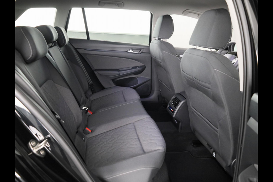 Volkswagen Golf Life Edition 1.5 TSI 116 pk | 18" velgen | Achteruitrij camera | Navigatie | ACC