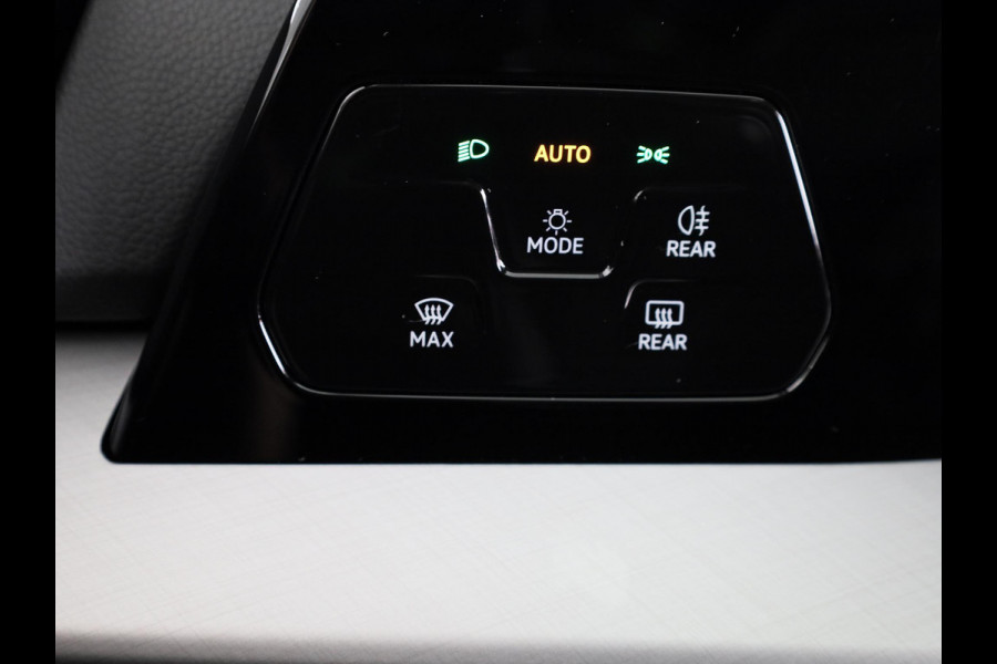 Volkswagen Golf Life Edition 1.5 TSI 116 pk | 18" velgen | Achteruitrij camera | Navigatie | ACC