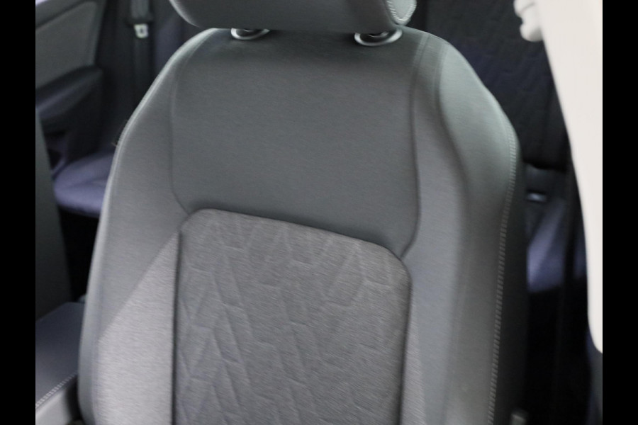 Volkswagen Golf Life Edition 1.5 TSI 116 pk | 18" velgen | Achteruitrij camera | Navigatie | ACC