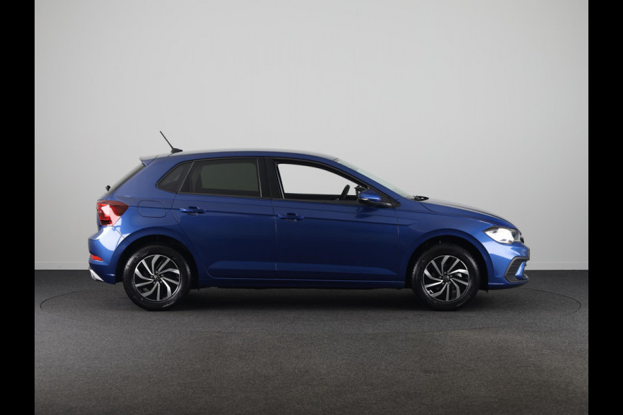 Volkswagen Polo GP Life Edition 1.0 95 pk 5 versn. Hand | 15" LM | Stoelverwarming | Camera |