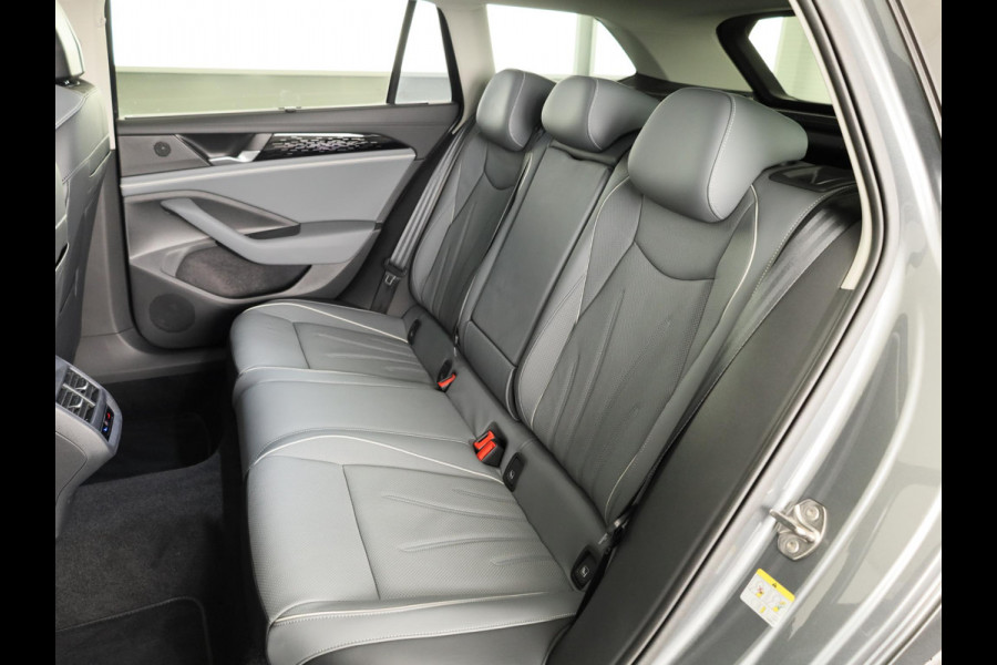 Volkswagen Passat Elegance Business 1.5 eHybrid 204 pk DSG | 18" LM |  Leder Pakket |  Panoramadak | 360 graden camera |