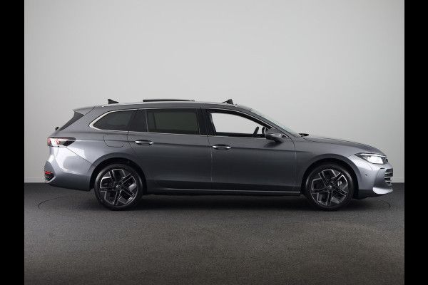 Volkswagen Passat Elegance Business 1.5 eHybrid 204 pk DSG | 18" LM |  Leder Pakket |  Panoramadak | 360 graden camera |