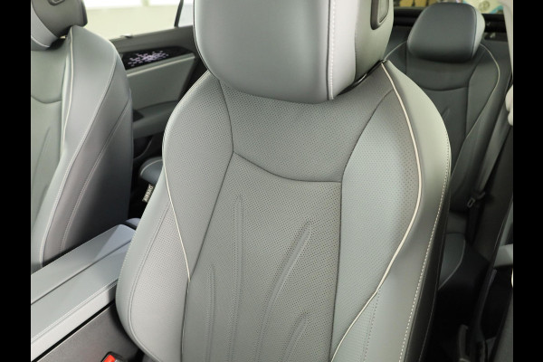 Volkswagen Passat Elegance Business 1.5 eHybrid 204 pk DSG | 18" LM |  Leder Pakket |  Panoramadak | 360 graden camera |