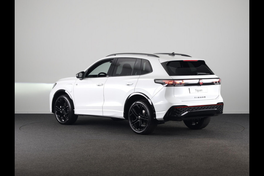 Volkswagen Tiguan R-Line Edition 1.5 eHybrid 150 kW / 204 PK SUV 6 v Panoramadak | Stoelverwarming | Trekhaak