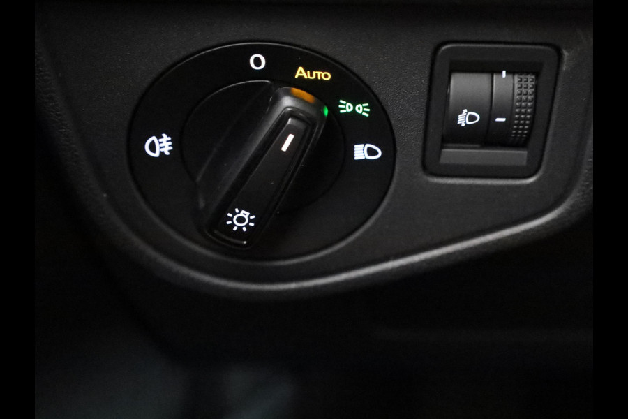 Volkswagen Taigo 1.0 TSI Life Edition 95 PK DSG | 17" LM | Climatronic | Parkeersensoren |