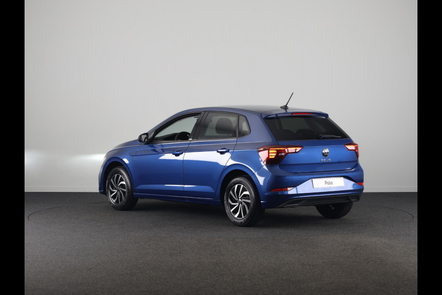 Volkswagen Polo GP Life Edition 1.0 95 pk 5 versn. Hand | 15" LM | Stoelverwarming | Camera |