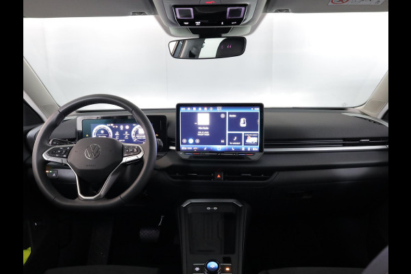 Volkswagen T-Roc Style First Edition 1.5 eTSI 85 kW / 116 PK SUV 7 | Assistance Pakket | Trekhaak | Elek. achterklep |  Velgen 'Vancouver', 19 inch lichtmetaal | Zwart dak