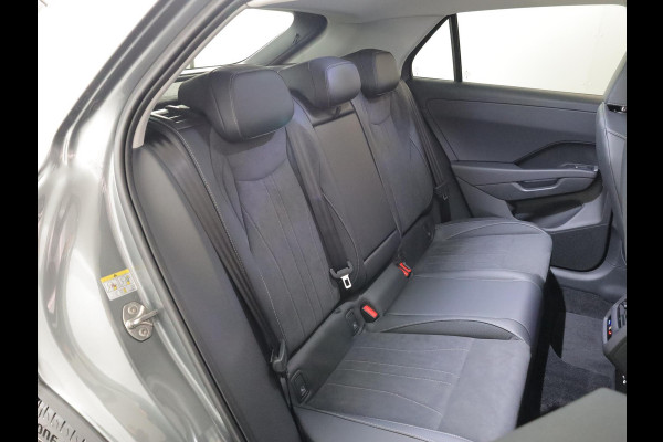 Volkswagen T-Roc Style First Edition 1.5 eTSI 85 kW / 116 PK SUV 7 | Assistance Pakket | Trekhaak | Elek. achterklep |  Velgen 'Vancouver', 19 inch lichtmetaal | Zwart dak