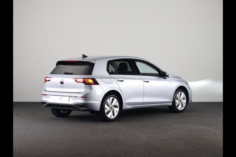 Volkswagen Golf Life Edition 1.5 eHybrid 204 PK | 17 "LM velgen | Stoel & Stuurverwarming | Camera |