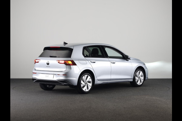 Volkswagen Golf Life Edition 1.5 eHybrid 204 PK | 17 "LM velgen | Stoel & Stuurverwarming | Camera |