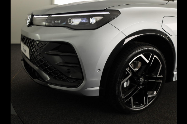 Volkswagen Tiguan R-Line Edition 1.5 eHybrid 204 PK DSG | 20" LM | Black Style | Stoel & stuurverwarming |  Trekhaak |
