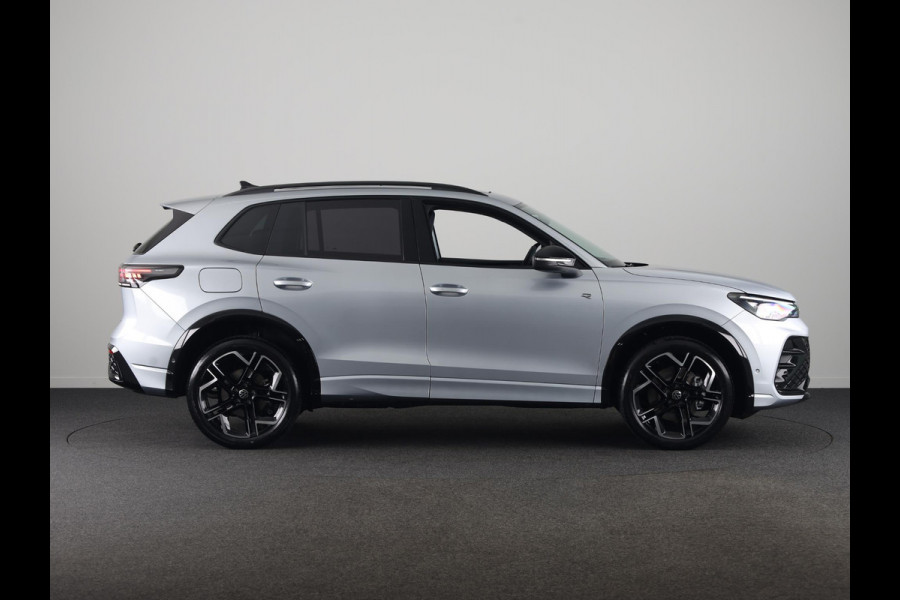 Volkswagen Tiguan R-Line Edition 1.5 eHybrid 204 PK DSG | 20" LM | Black Style | Stoel & stuurverwarming |  Trekhaak |