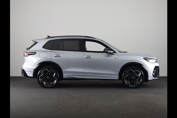 Volkswagen Tiguan R-Line Edition 1.5 eHybrid 204 PK DSG | 20" LM | Black Style | Stoel & stuurverwarming |  Trekhaak |