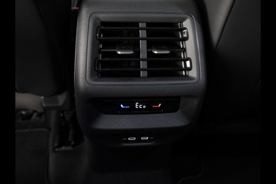 Volkswagen Tiguan R-Line Edition 1.5 eHybrid 204 PK DSG | 20" LM | Black Style | Stoel & stuurverwarming |  Trekhaak |